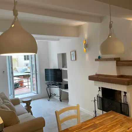 Summerhouse 2 Bed Quiet Old Balcony100m Apartment